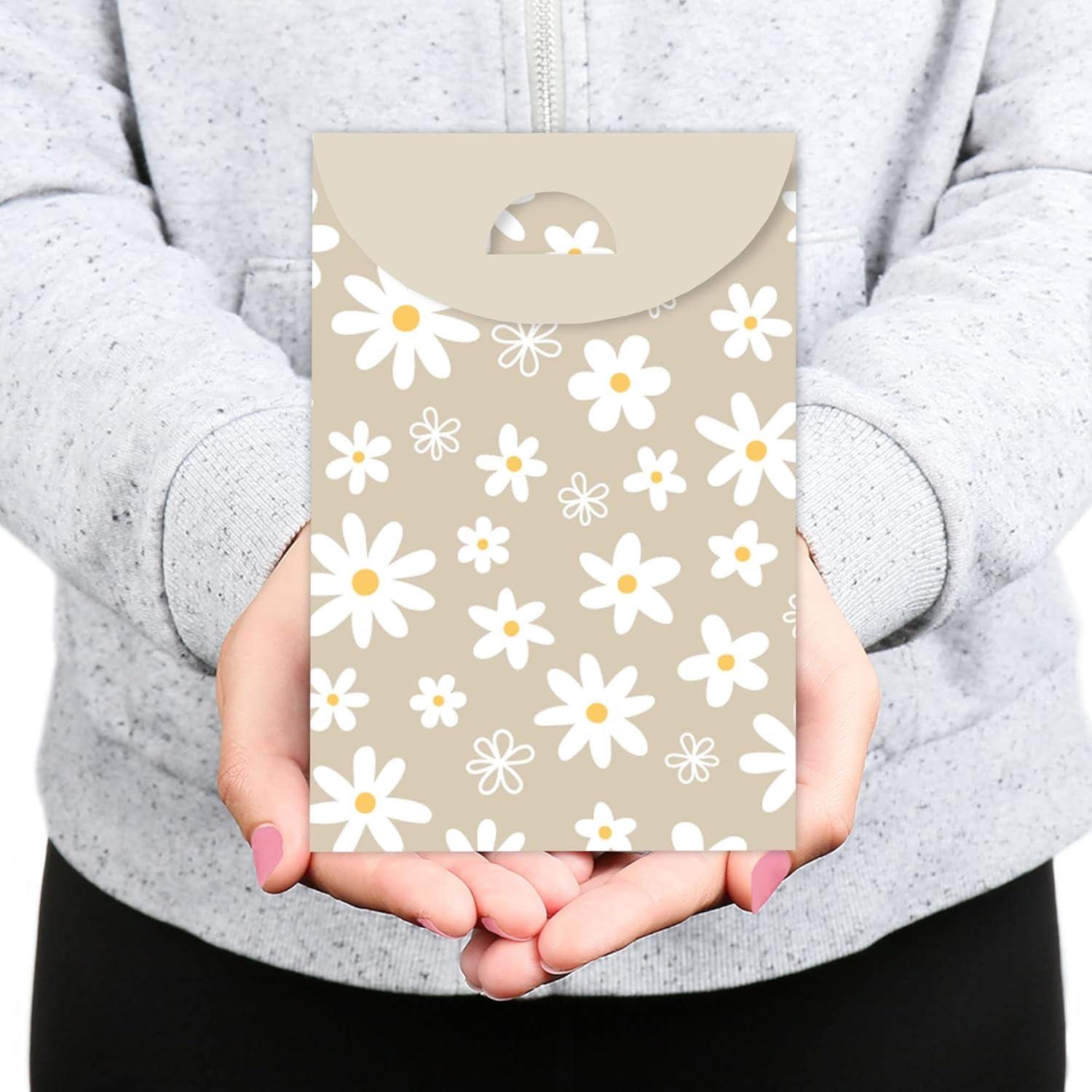 Big Dot of Happiness Tan Daisy Flowers Goodie Bags Set of 12
