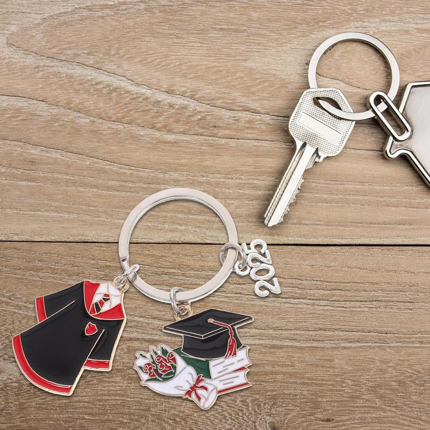 LUOZZY 2 Pcs Graduation Keychain Keepsake Gift